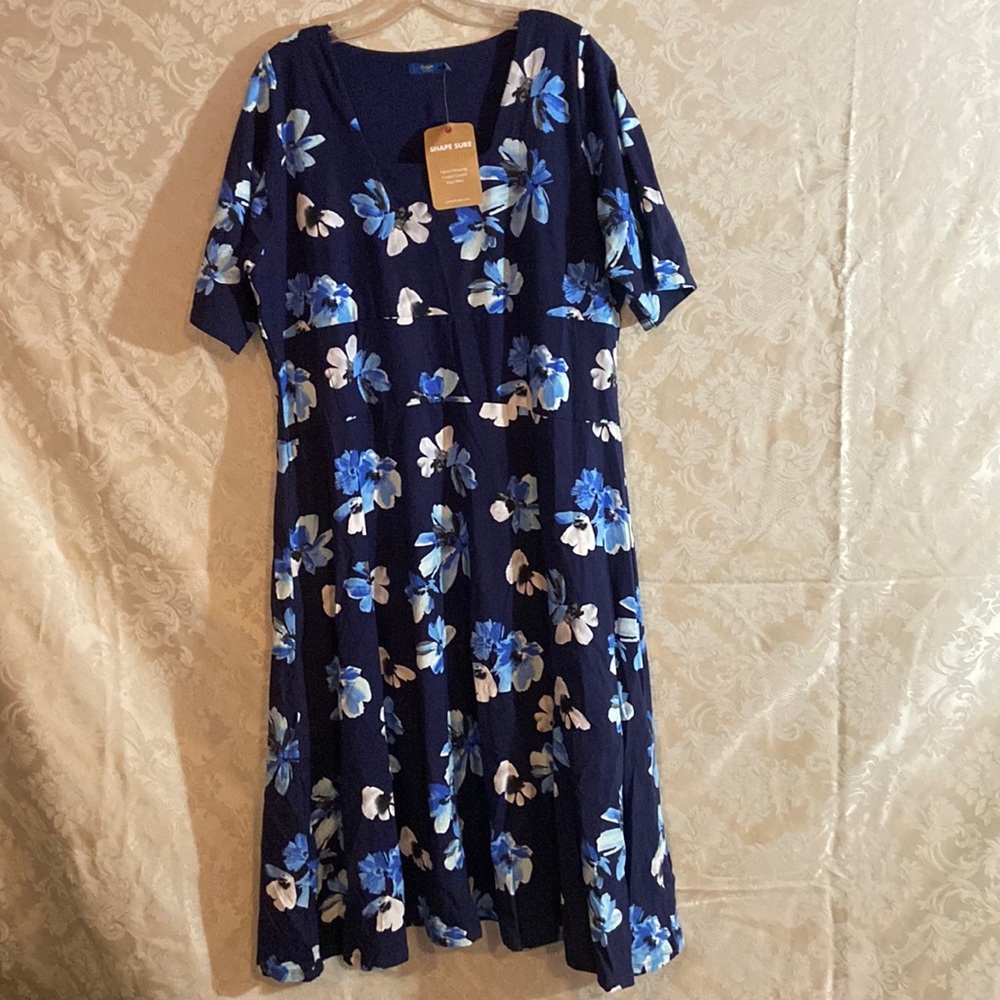 Gorgeous Tummy control printed dress blue floral size 16 US by cotton traders